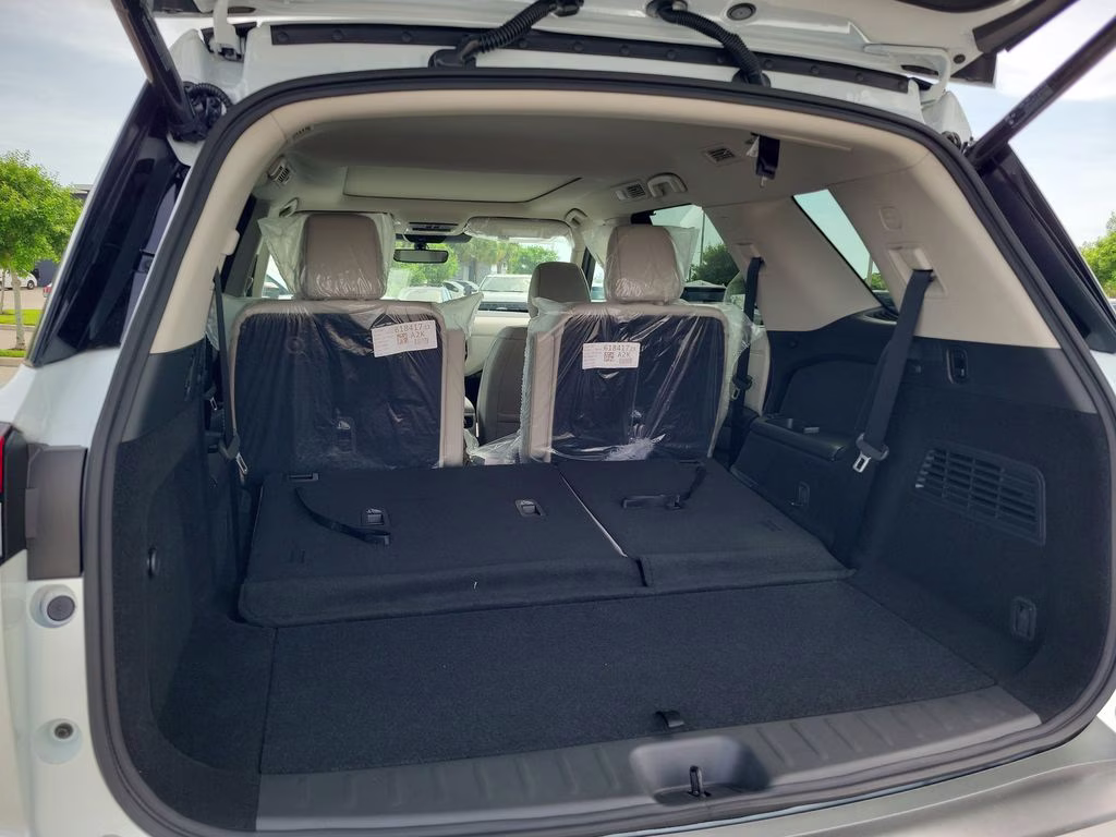 2026 Everest White Pearl Tricoat Nissan Pathfinder SL 4X4 SUV