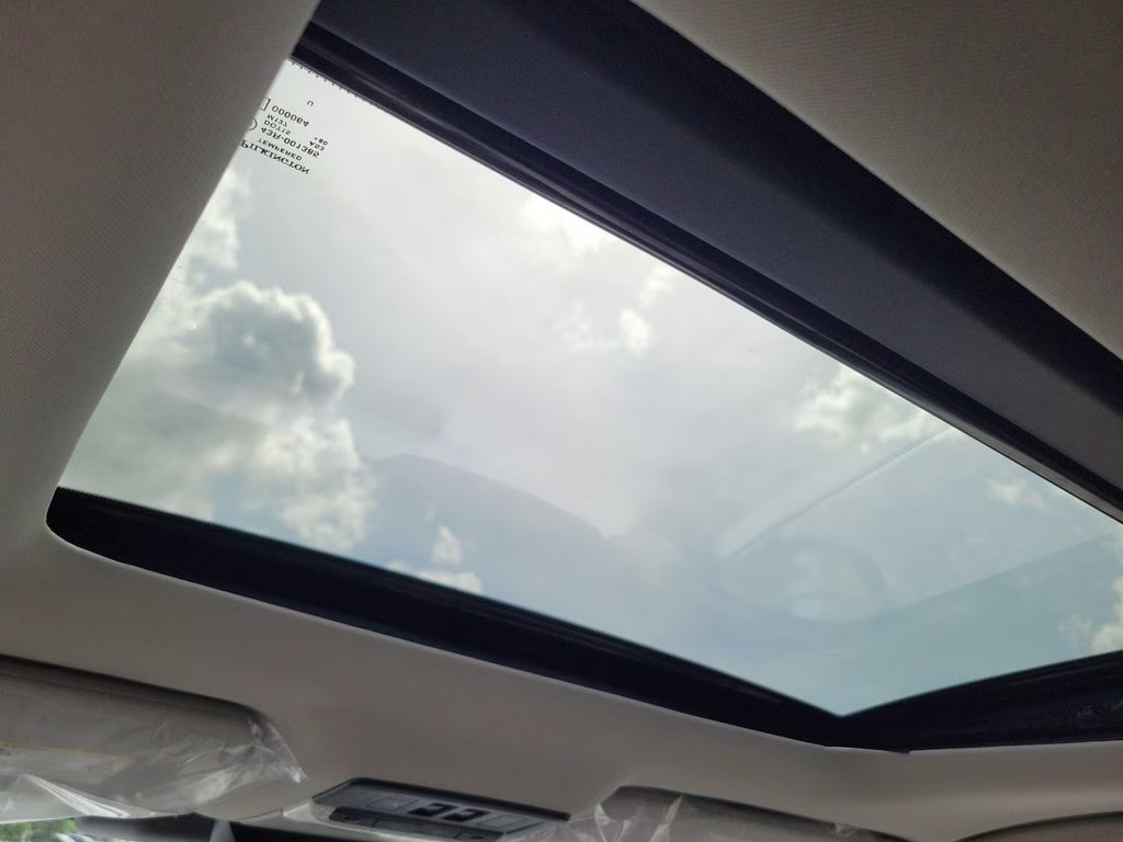 2026 Everest White Pearl Tricoat Nissan Pathfinder SL 4X4 SUV
