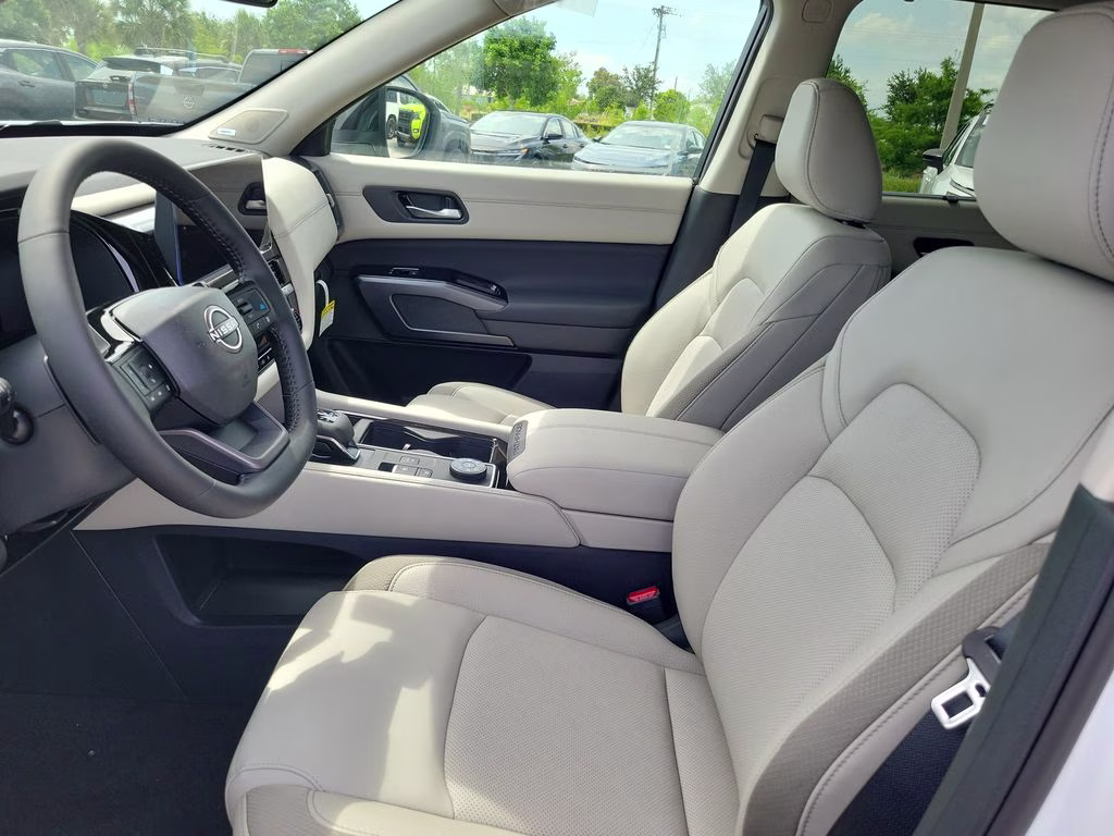 2026 Everest White Pearl Tricoat Nissan Pathfinder SL 4X4 SUV