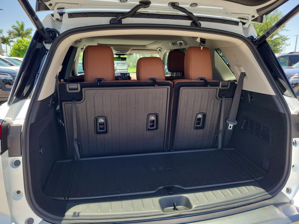2026 Everest White Pearl Tricoat Nissan Pathfinder Platinum 4X4 SUV