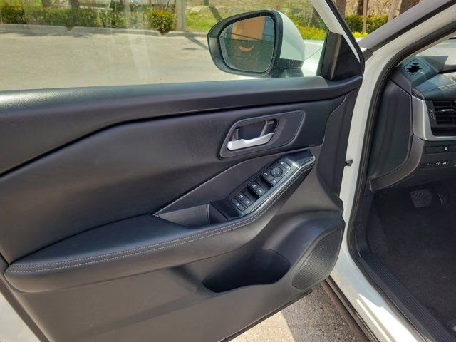 2025 Everest White Pearl Nissan Rogue SV AWD SUV