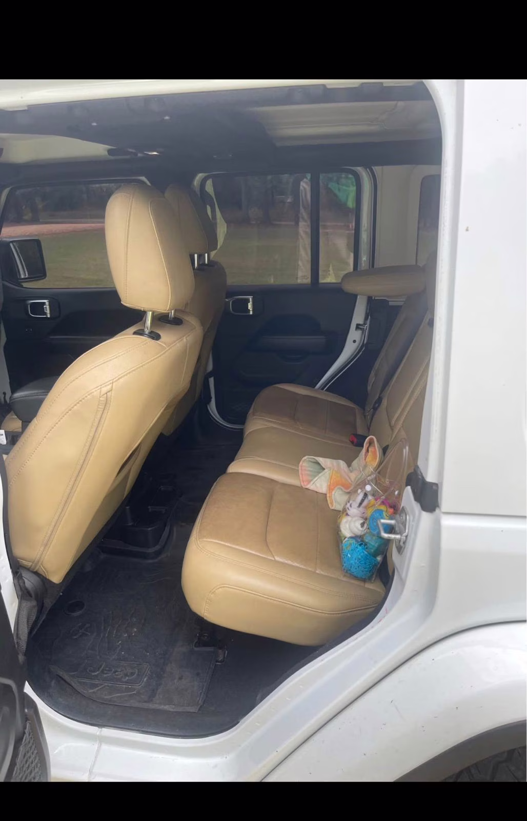 2018 Bright White Clearcoat Jeep Wrangler Unlimited Sahara 4X4 SUV