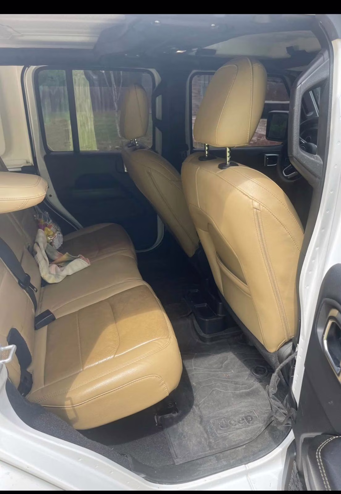 2018 Bright White Clearcoat Jeep Wrangler Unlimited Sahara 4X4 SUV