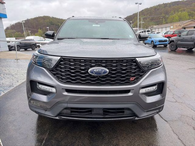 2021 Gray Metallic Ford Explorer ST 4X4 SUV