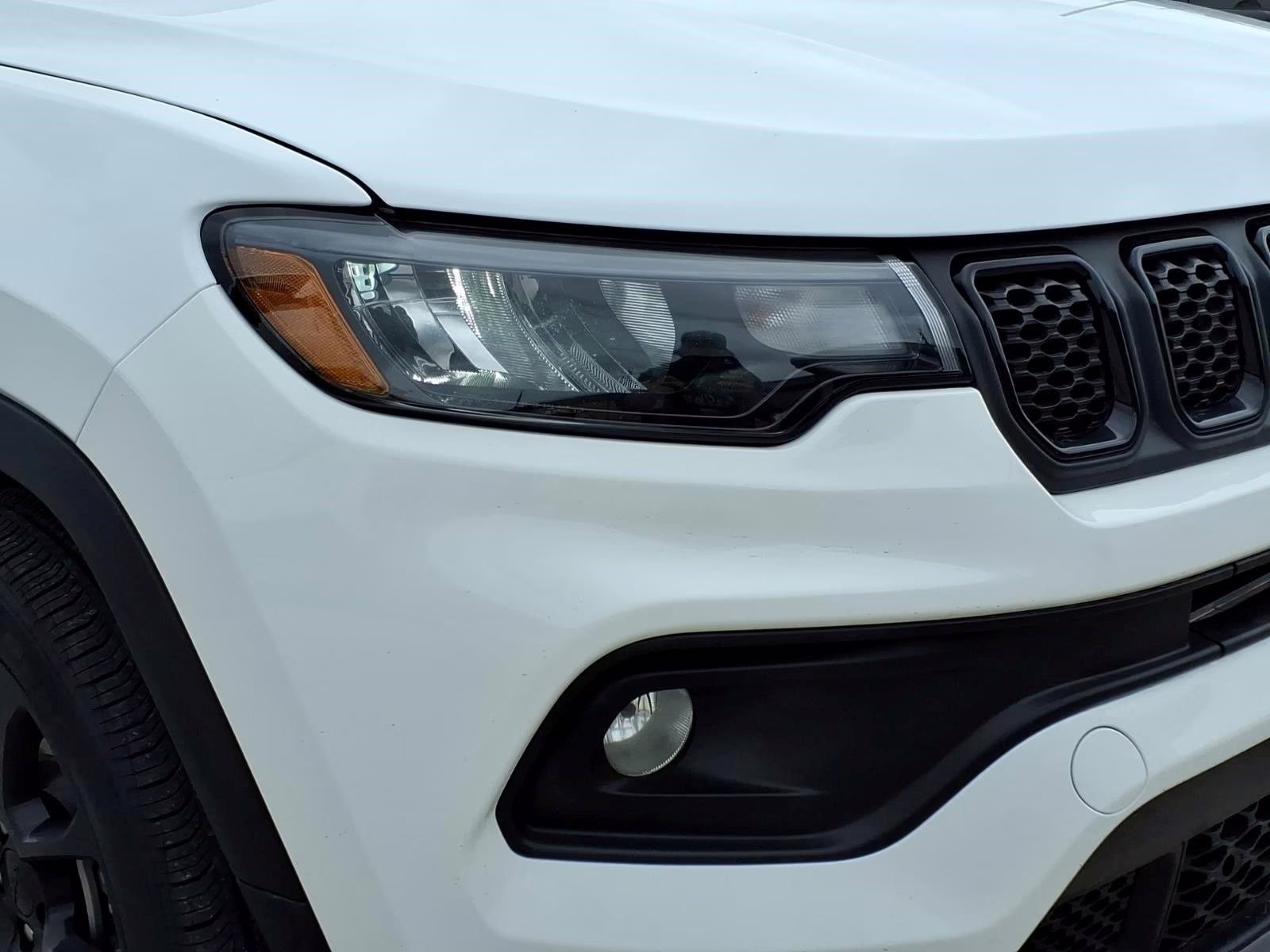 2024 Bright White Clearcoat Jeep Compass Latitude 4X4 SUV