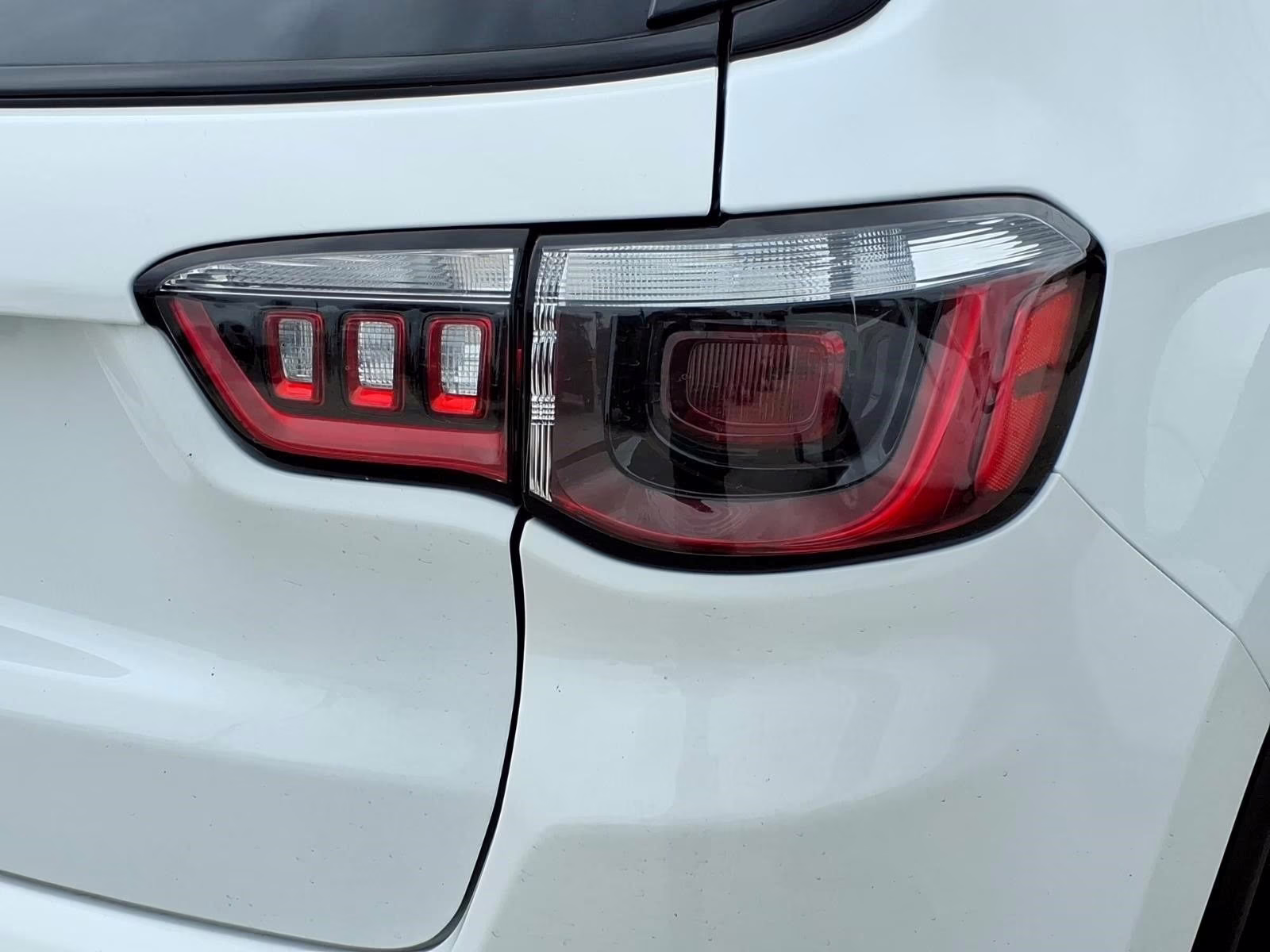 2024 Bright White Clearcoat Jeep Compass Latitude 4X4 SUV