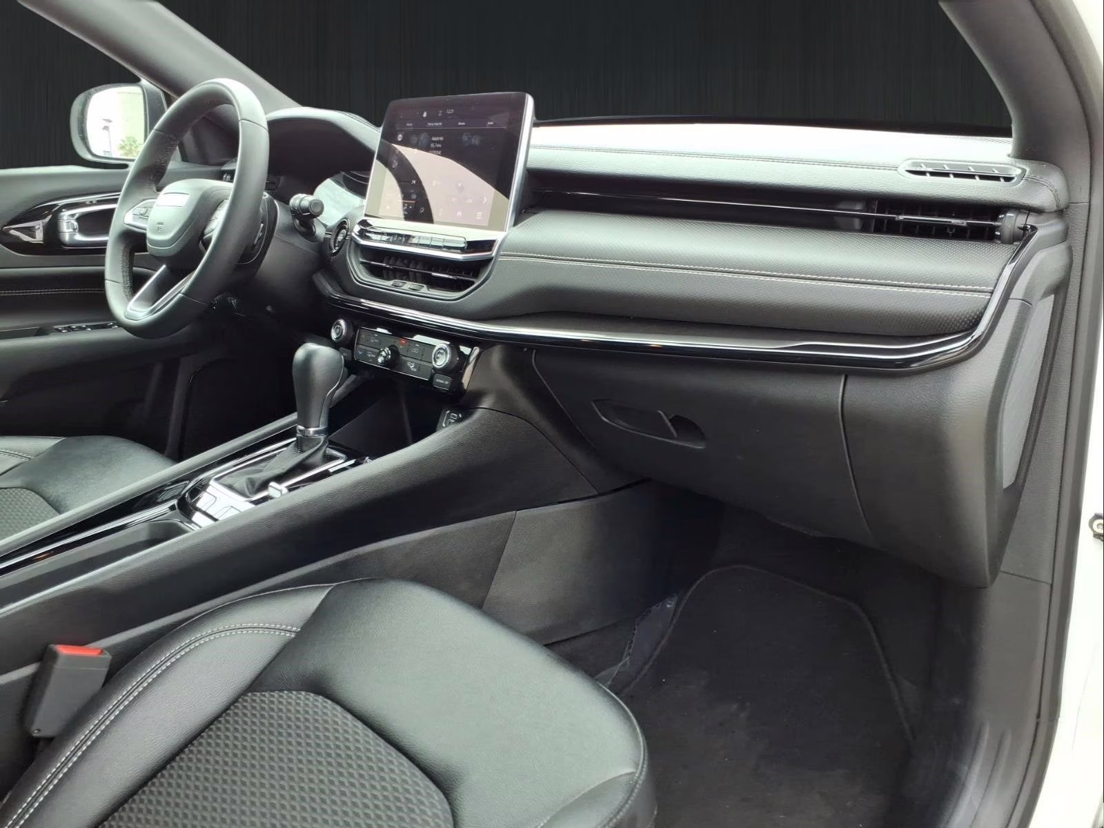 2024 Bright White Clearcoat Jeep Compass Latitude 4X4 SUV