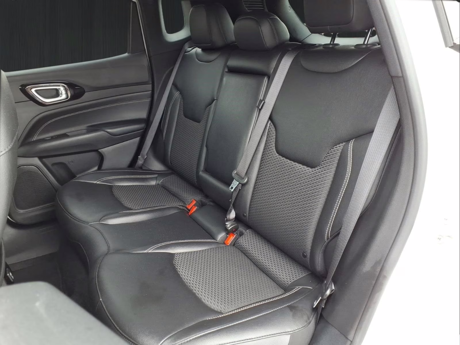 2024 Bright White Clearcoat Jeep Compass Latitude 4X4 SUV