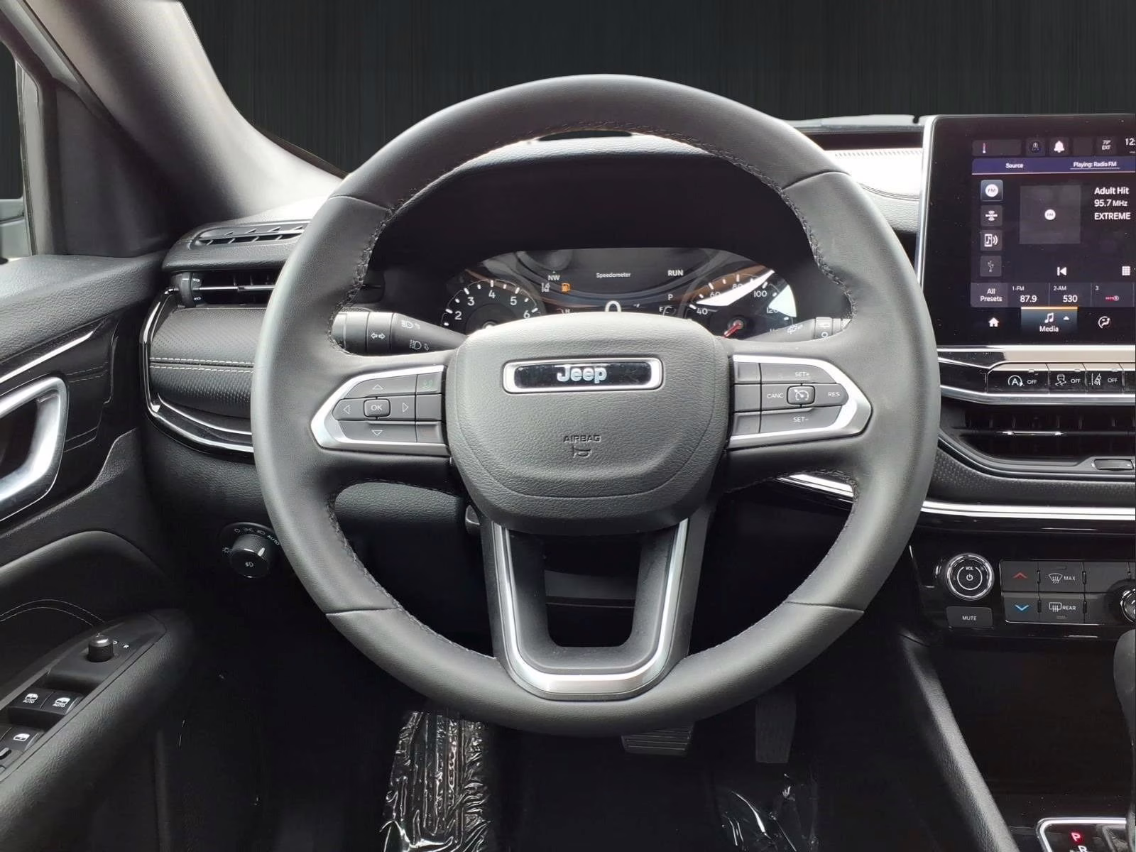 2024 Bright White Clearcoat Jeep Compass Latitude 4X4 SUV