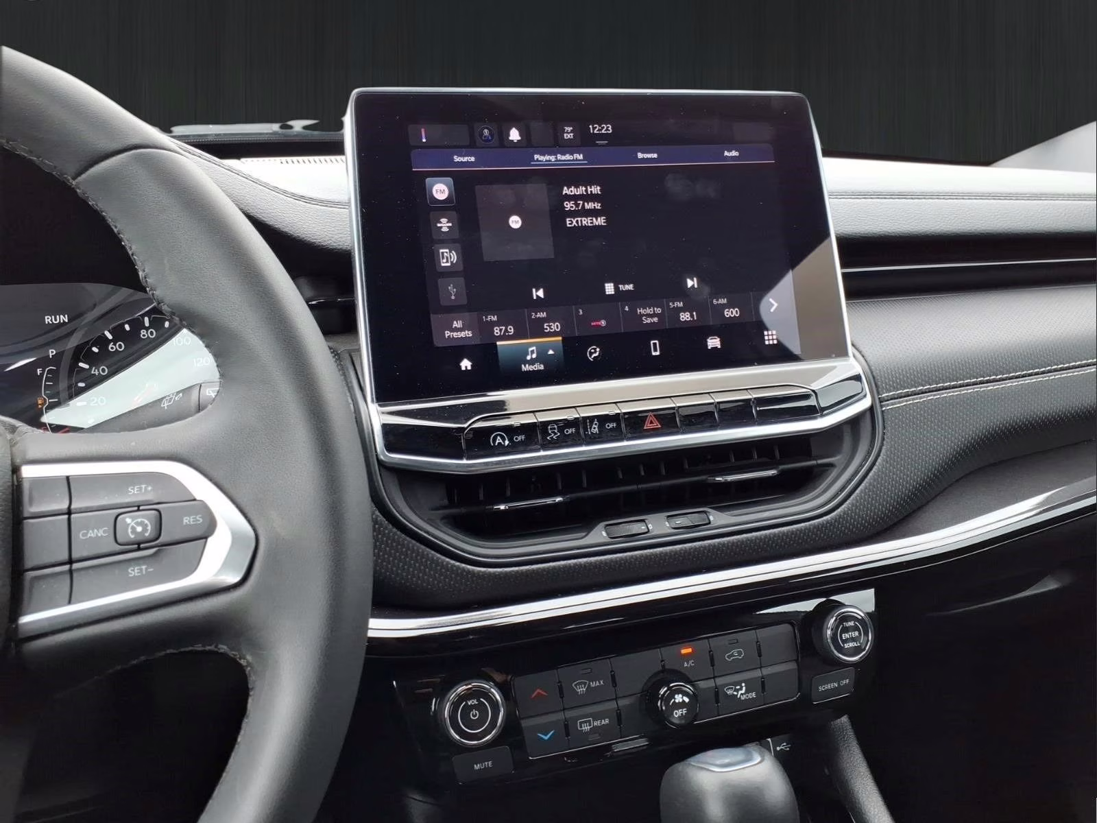 2024 Bright White Clearcoat Jeep Compass Latitude 4X4 SUV