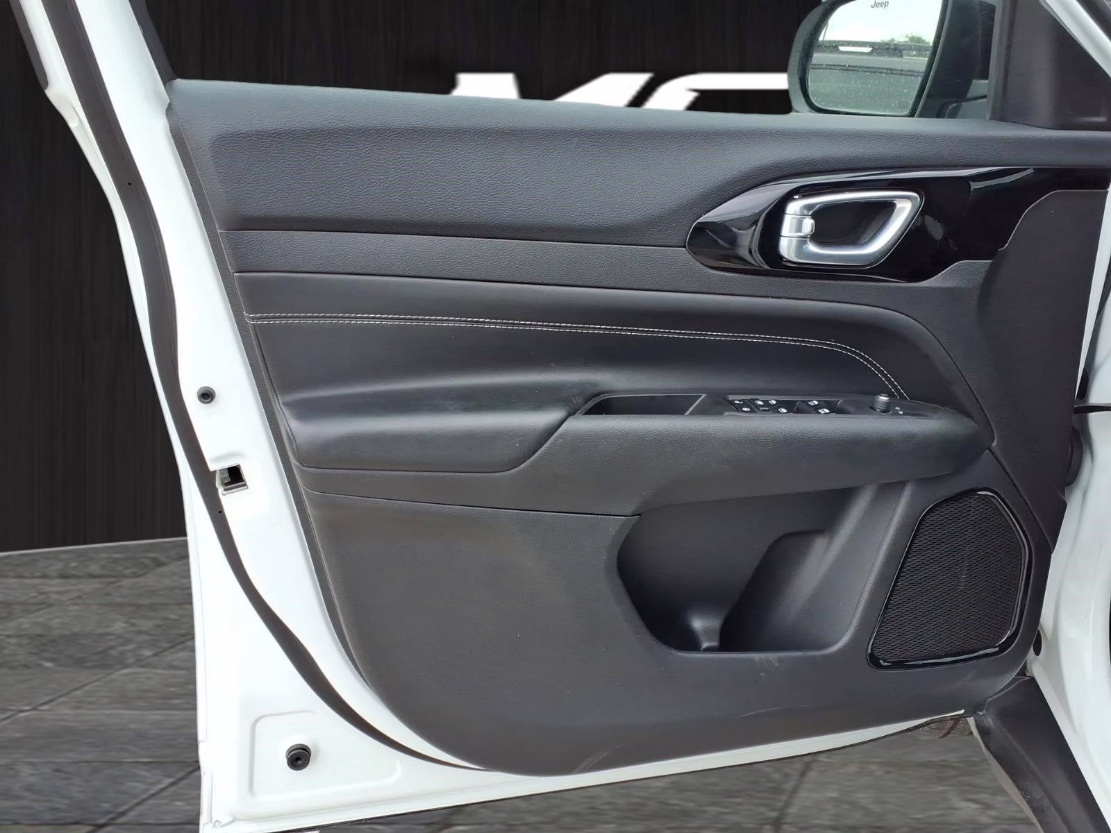 2024 Bright White Clearcoat Jeep Compass Latitude 4X4 SUV