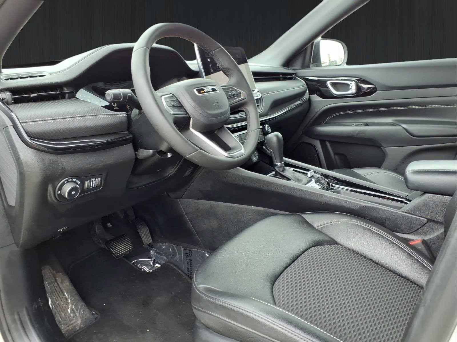 2024 Bright White Clearcoat Jeep Compass Latitude 4X4 SUV