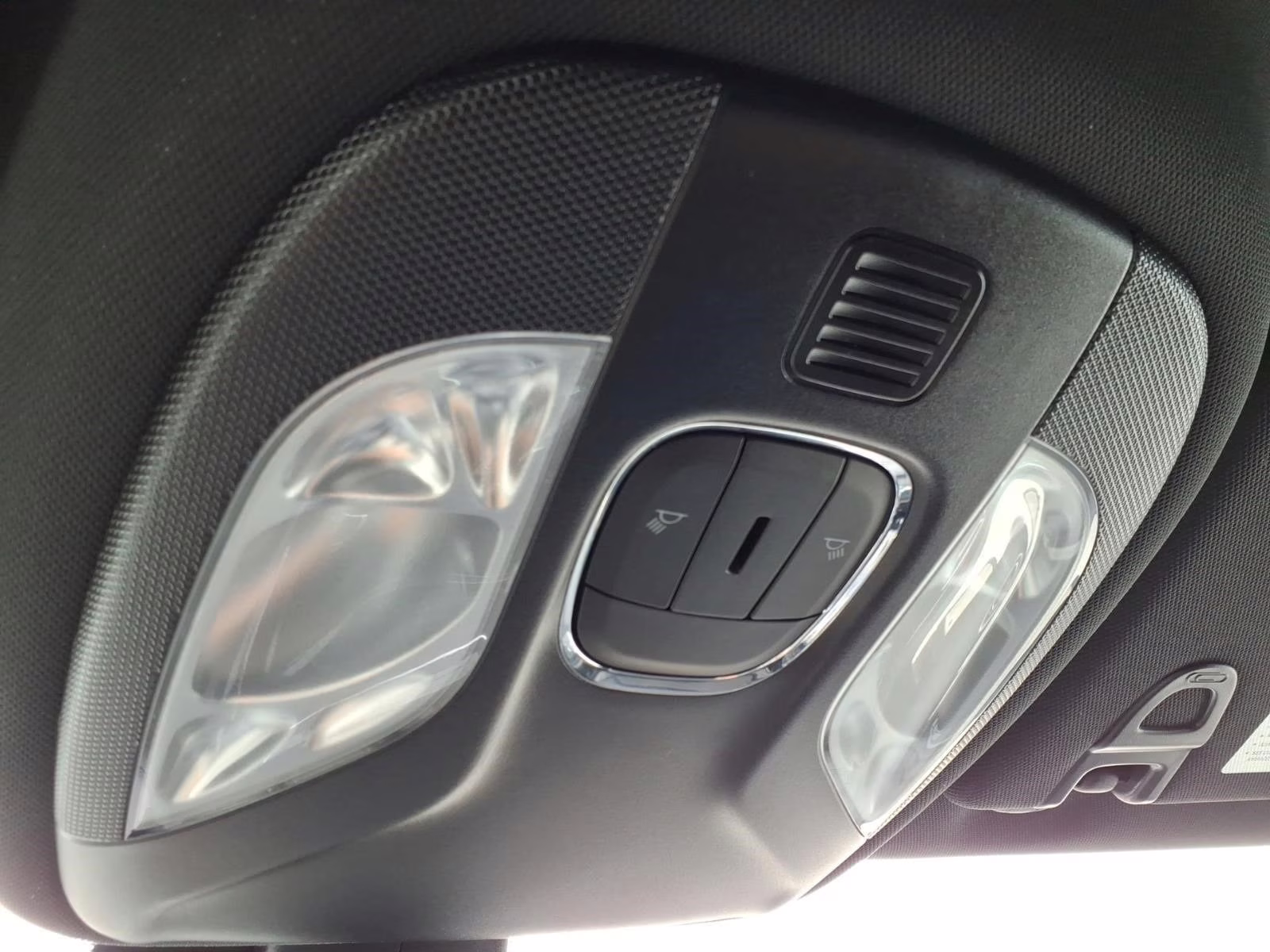 2024 Bright White Clearcoat Jeep Compass Latitude 4X4 SUV