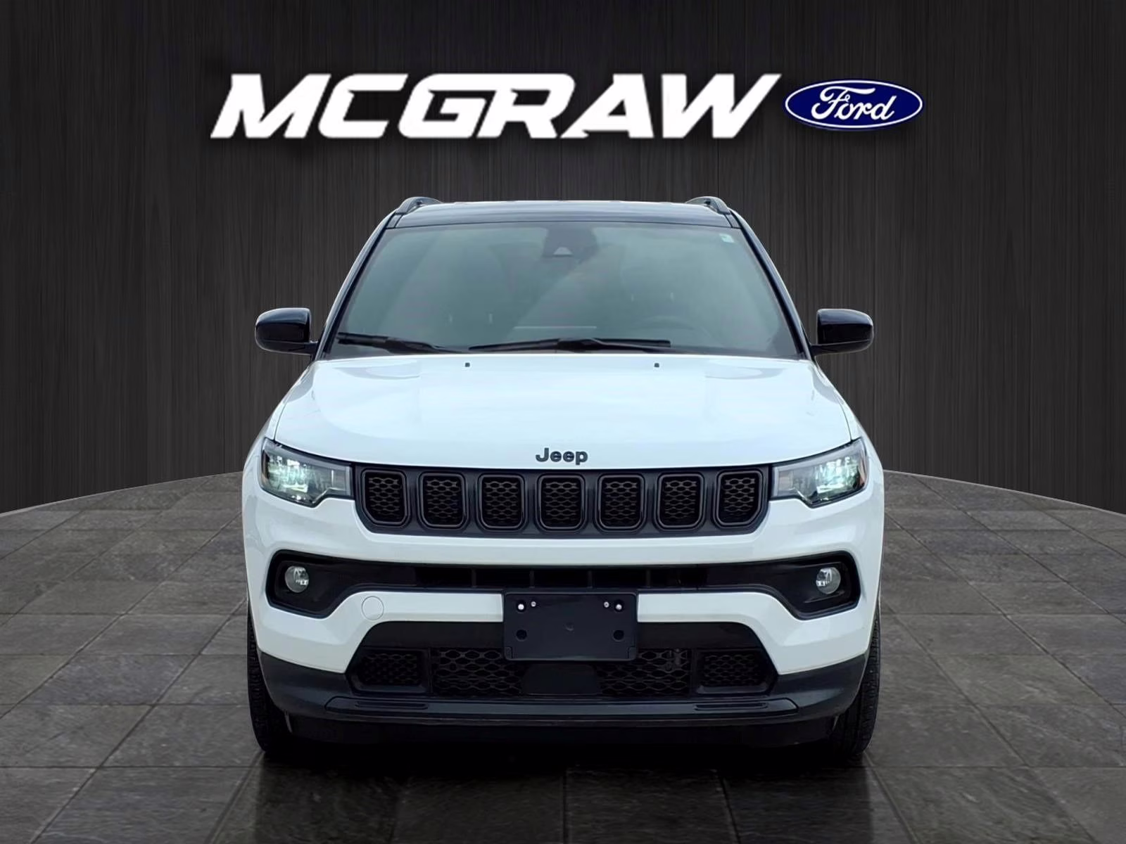 2024 Bright White Clearcoat Jeep Compass Latitude 4X4 SUV