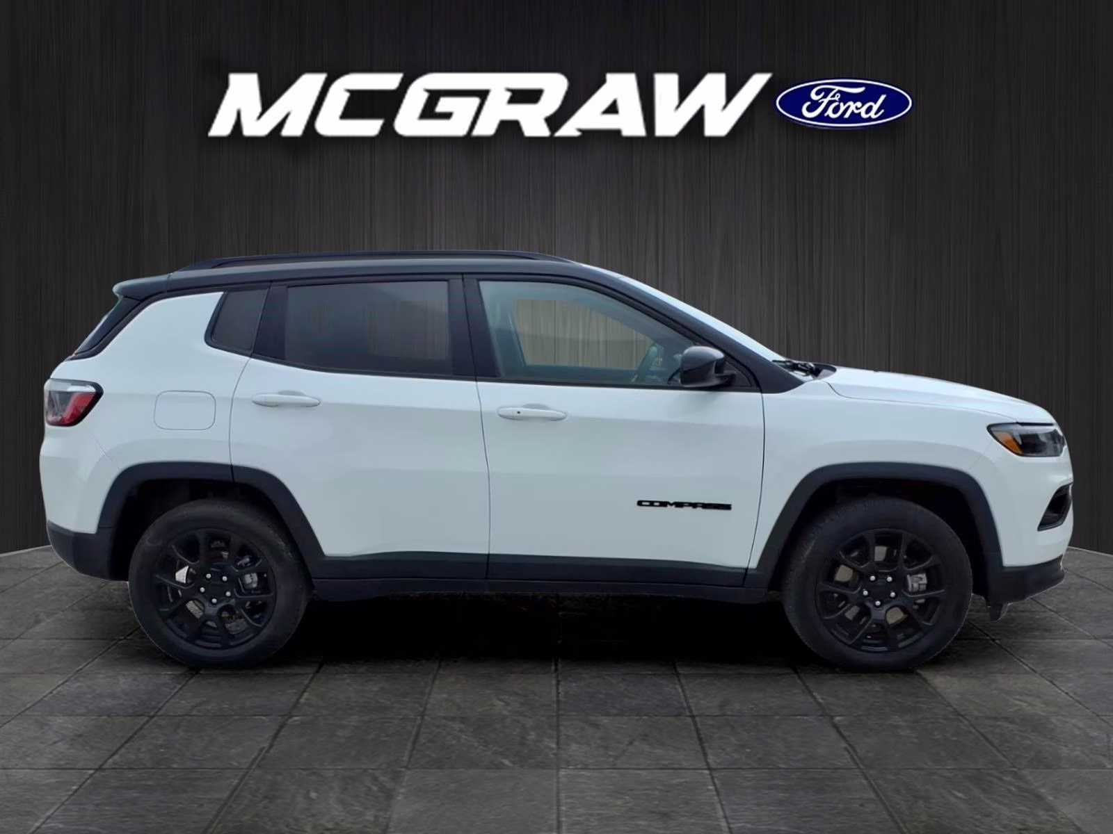 2024 Bright White Clearcoat Jeep Compass Latitude 4X4 SUV