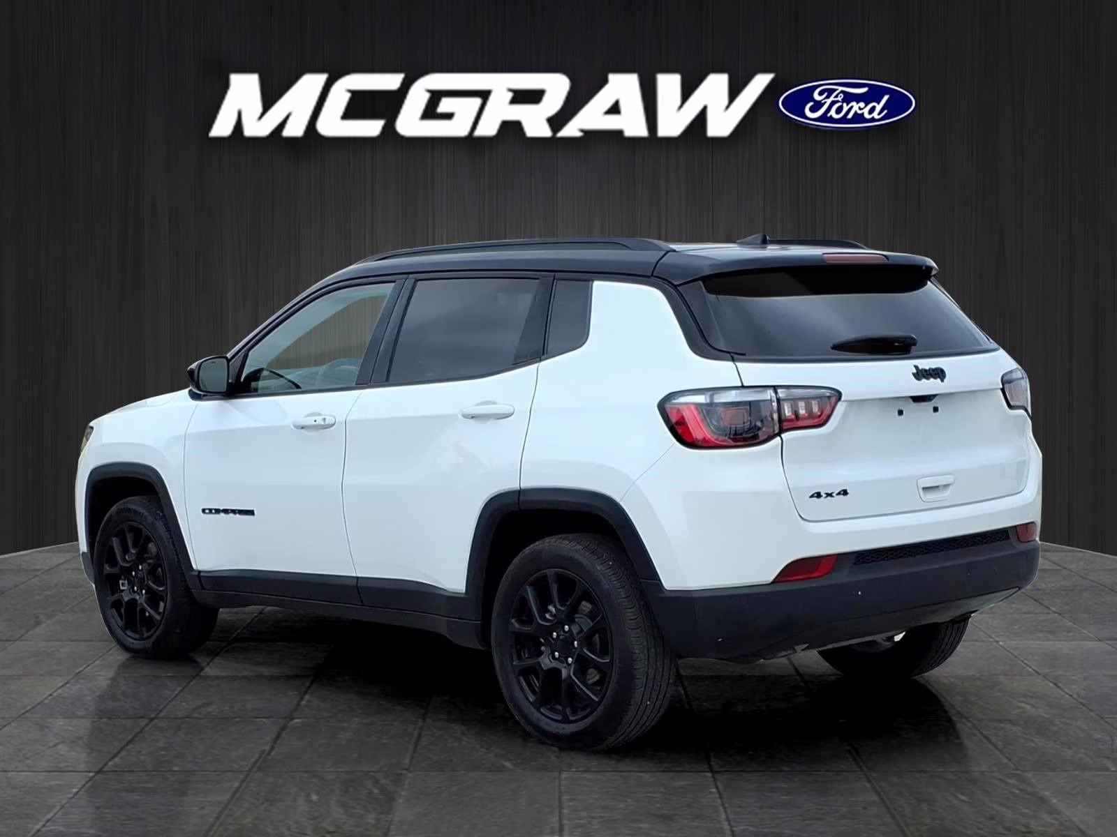 2024 Bright White Clearcoat Jeep Compass Latitude 4X4 SUV