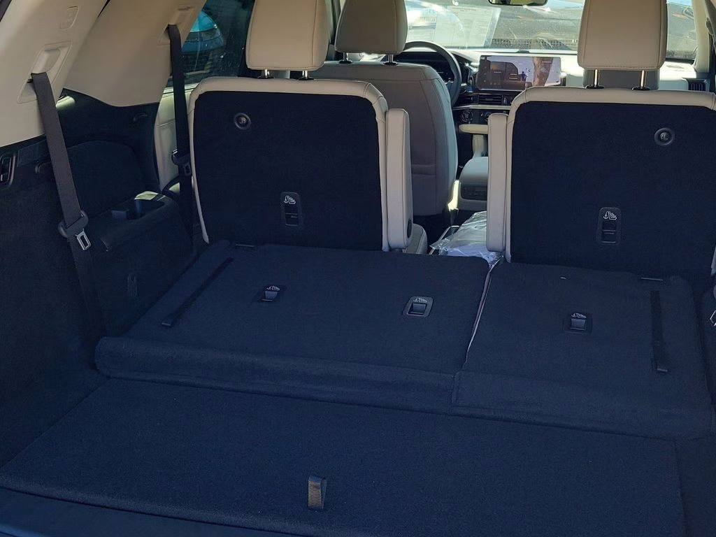 2026 White Pearl Nissan Pathfinder SL FWD SUV