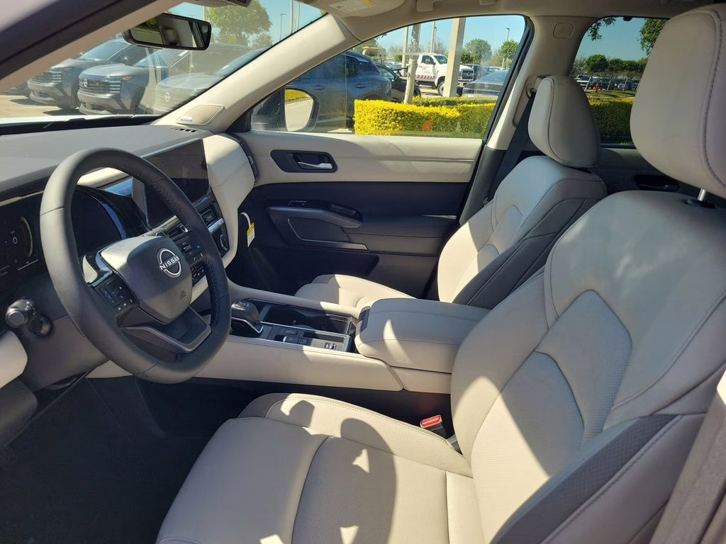 2026 White Pearl Nissan Pathfinder SL FWD SUV