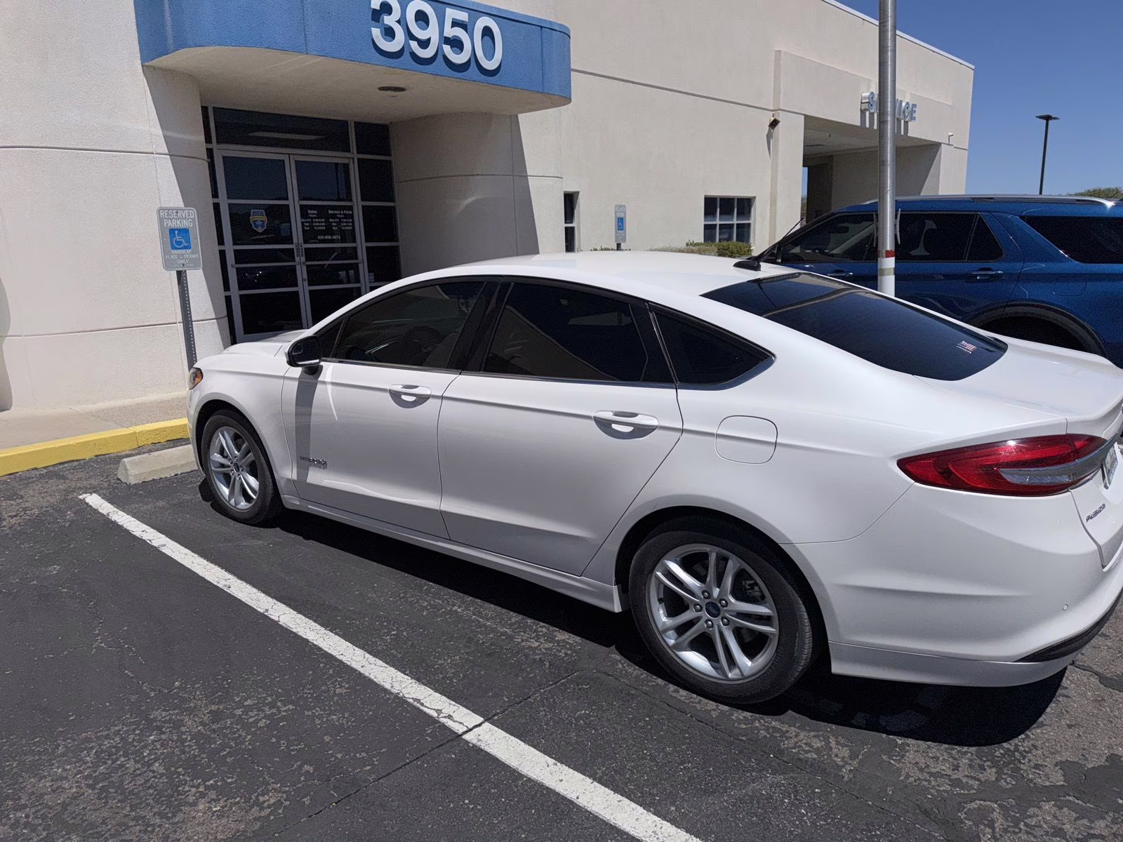 2018 White Platinum Clearcoat Metallic Ford Fusion Hybrid SE FWD Sedan