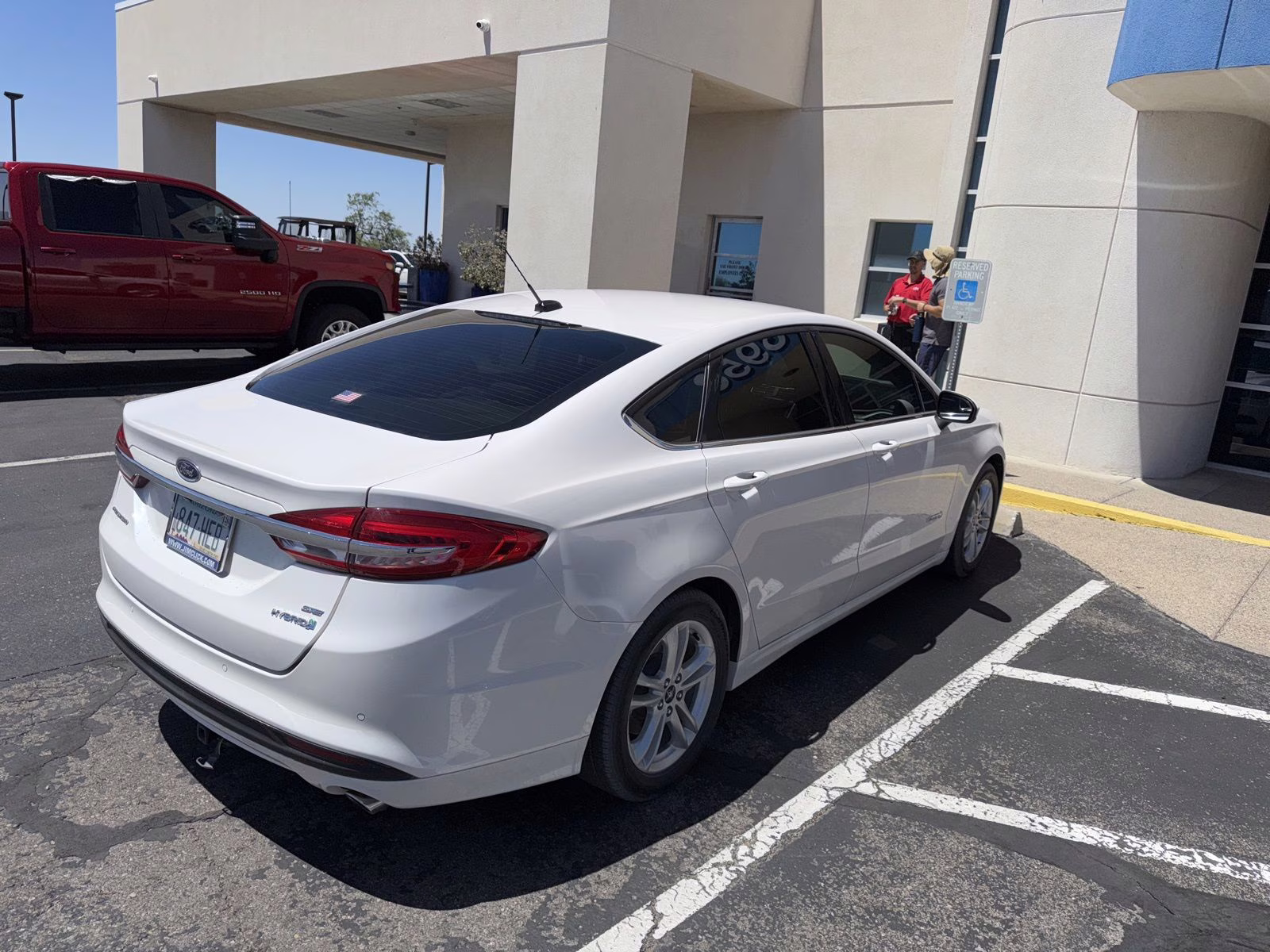 2018 White Platinum Clearcoat Metallic Ford Fusion Hybrid SE FWD Sedan
