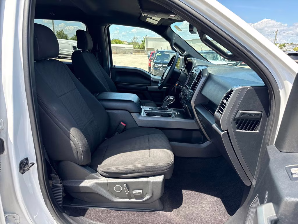 2017 Oxford White Ford F-150 XLT RWD Truck