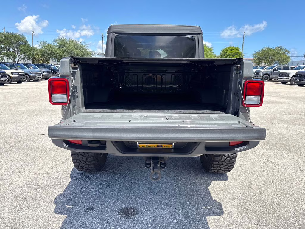 2022 Sting-Gray Clearcoat Jeep Gladiator Willys 4X4 Truck