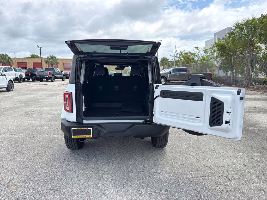 2025 Oxford White Ford Bronco Outer Banks 4X4 SUV