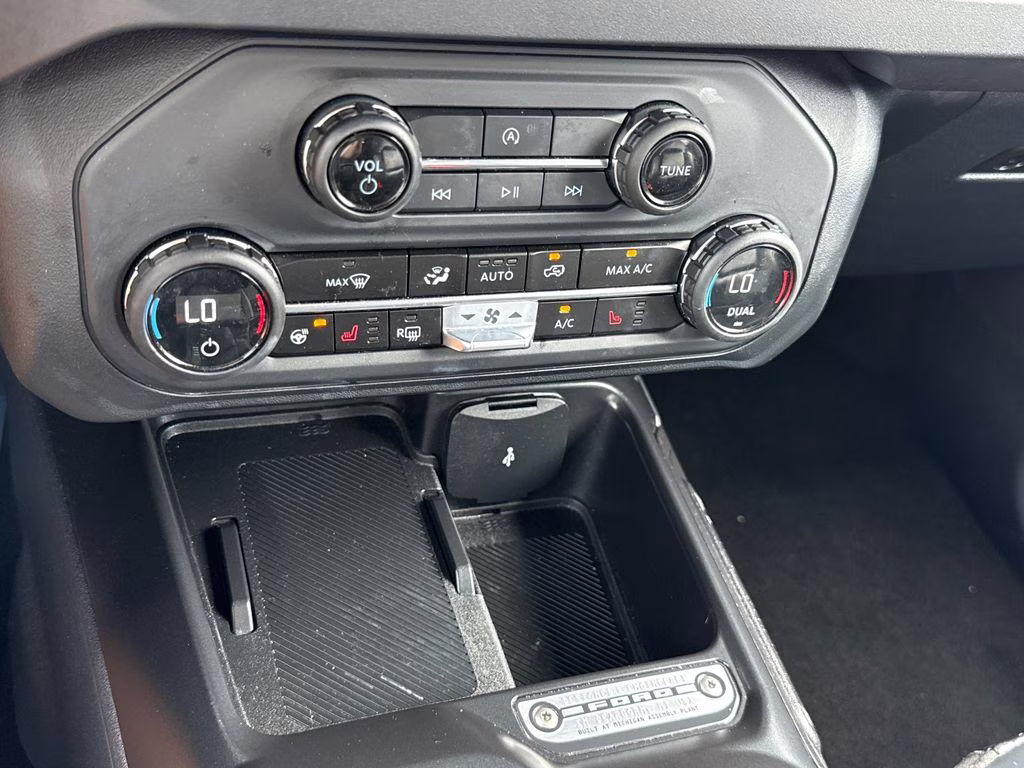 2025 Oxford White Ford Bronco Outer Banks 4X4 SUV