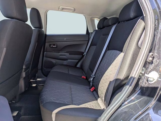 2025 Labrador Black Pearl Mitsubishi Outlander Sport 2.0 ES 4X4 SUV