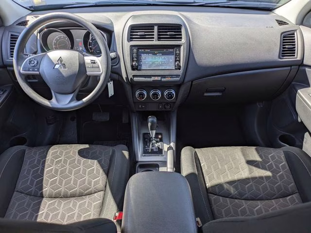 2025 Labrador Black Pearl Mitsubishi Outlander Sport 2.0 ES 4X4 SUV