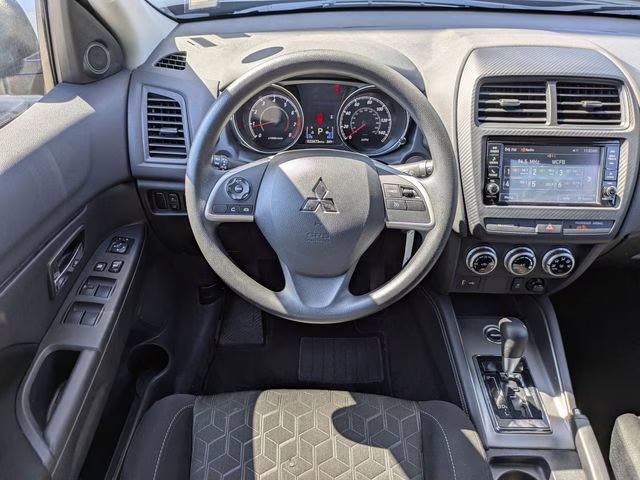 2025 Labrador Black Pearl Mitsubishi Outlander Sport 2.0 ES 4X4 SUV