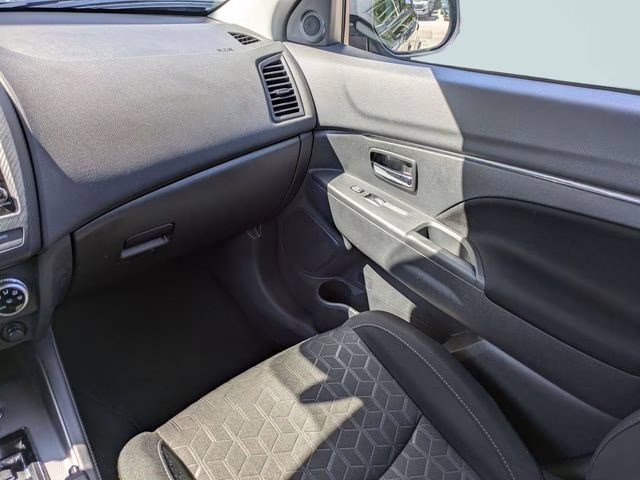 2025 Labrador Black Pearl Mitsubishi Outlander Sport 2.0 ES 4X4 SUV