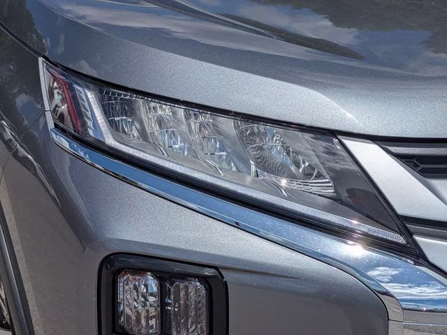 2025 Alloy Silver Metallic Mitsubishi Outlander Sport 2.0 ES 4X4 SUV