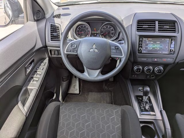 2025 Alloy Silver Metallic Mitsubishi Outlander Sport 2.0 ES 4X4 SUV