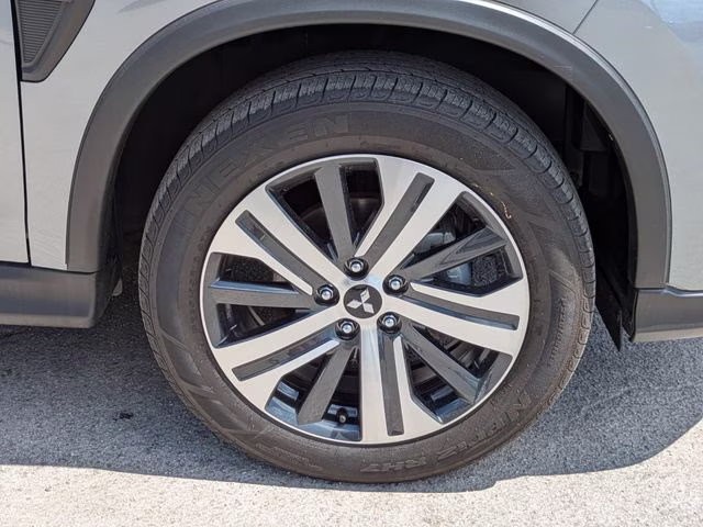 2025 Alloy Silver Metallic Mitsubishi Outlander Sport 2.0 ES 4X4 SUV