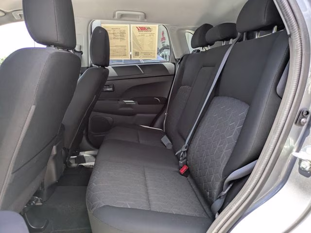 2025 Alloy Silver Metallic Mitsubishi Outlander Sport 2.0 ES 4X4 SUV