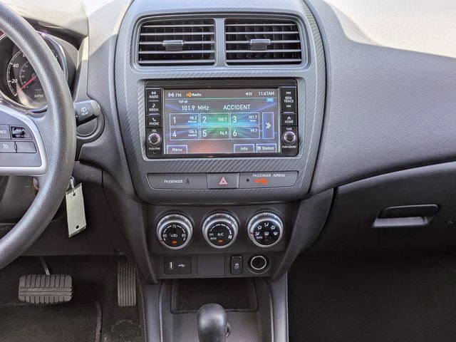 2025 Alloy Silver Metallic Mitsubishi Outlander Sport 2.0 ES 4X4 SUV