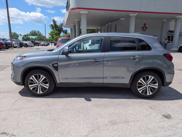 2025 Alloy Silver Metallic Mitsubishi Outlander Sport 2.0 ES 4X4 SUV