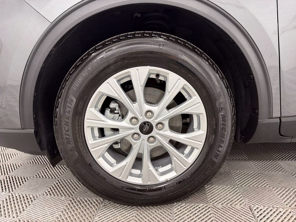 2025 Gray Metallic Ford Escape Active FWD SUV