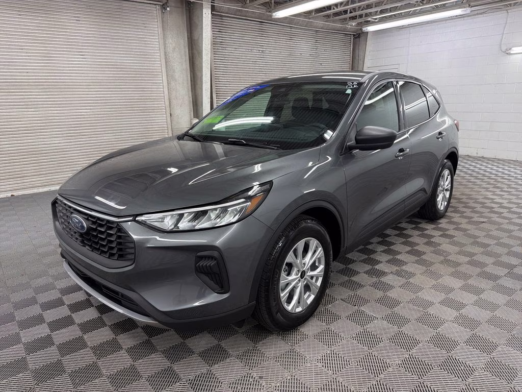 2025 Gray Metallic Ford Escape Active FWD SUV