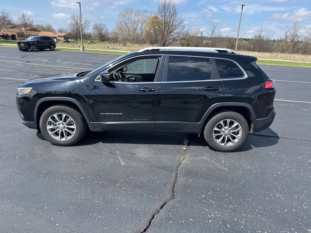 2019 Diamond Black Crystal Pearlcoat Jeep Cherokee Latitude Plus 4X4 SUV