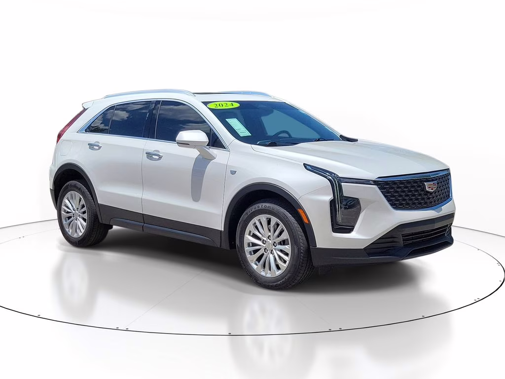 2024 Crystal White Tricoat Cadillac XT4 FWD Luxury FWD SUV