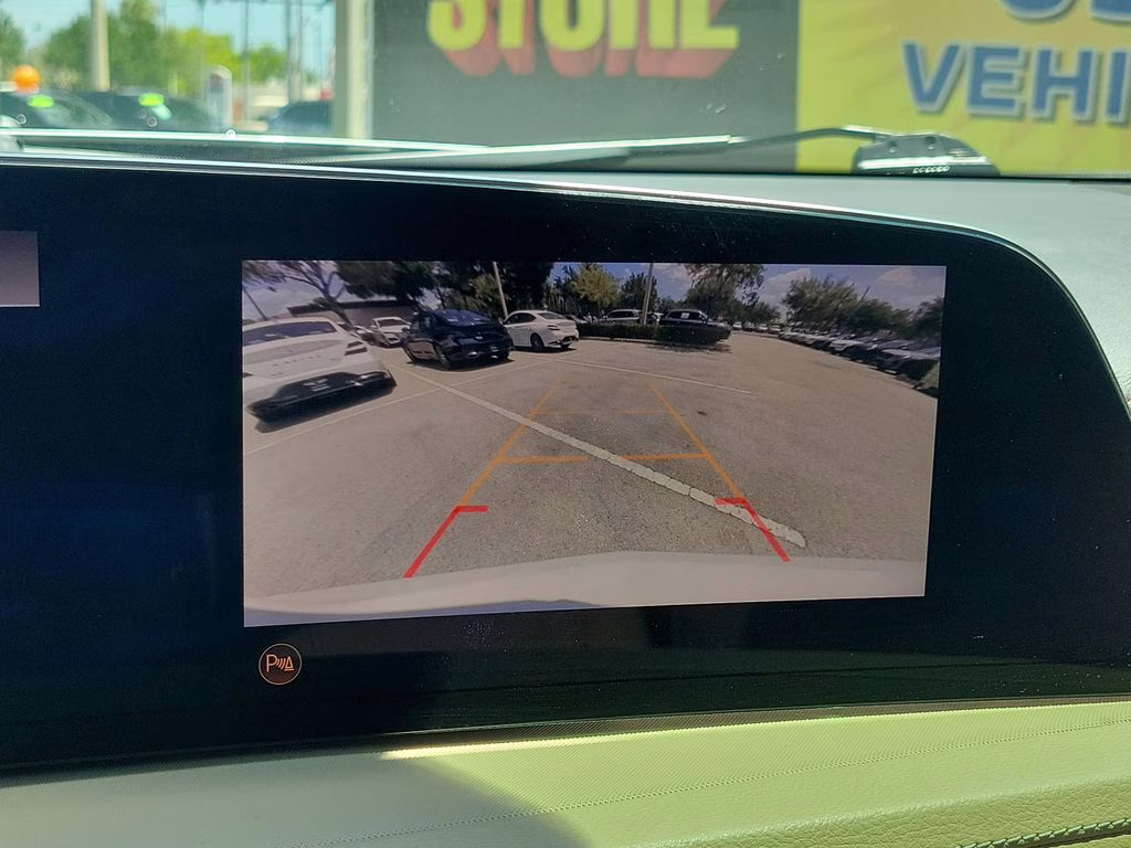 2024 Crystal White Tricoat Cadillac XT4 FWD Luxury FWD SUV