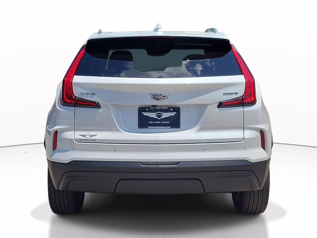 2024 Crystal White Tricoat Cadillac XT4 FWD Luxury FWD SUV