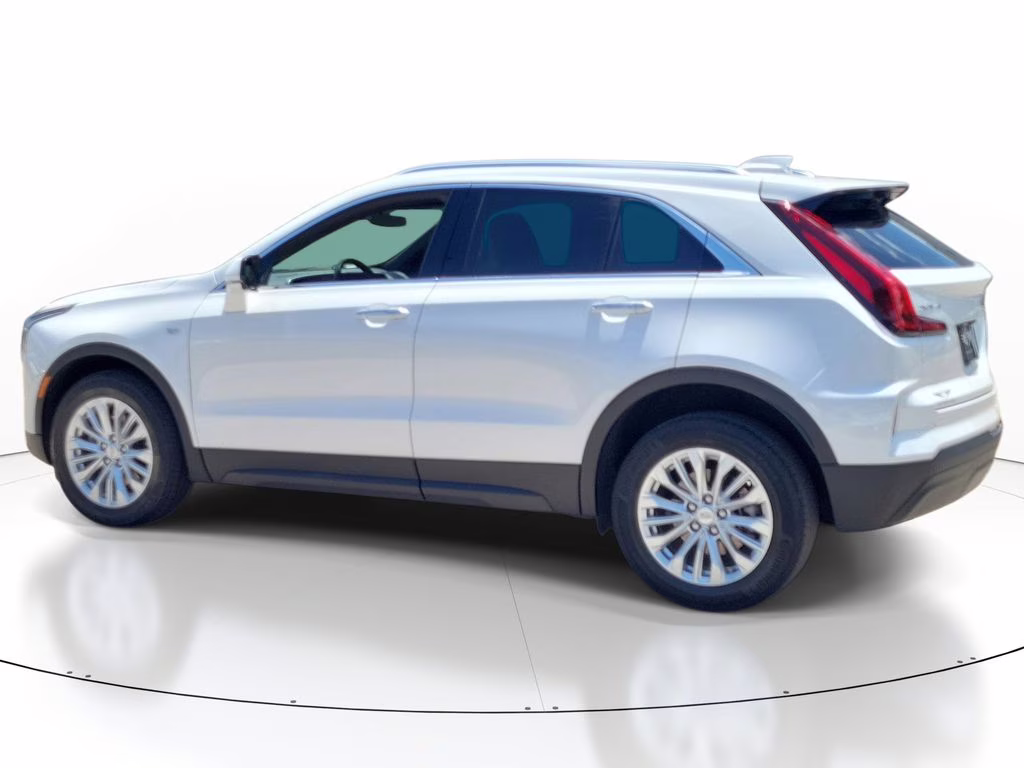 2024 Crystal White Tricoat Cadillac XT4 FWD Luxury FWD SUV