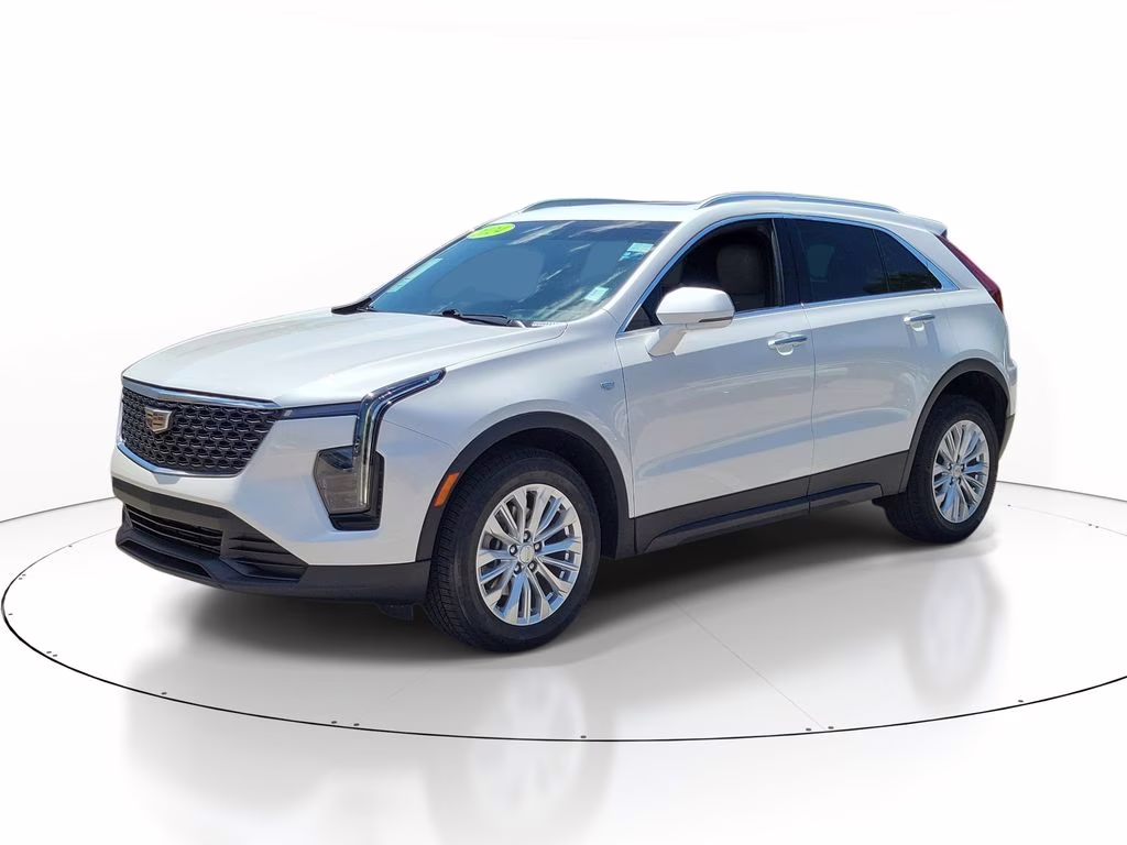 2024 Crystal White Tricoat Cadillac XT4 FWD Luxury FWD SUV