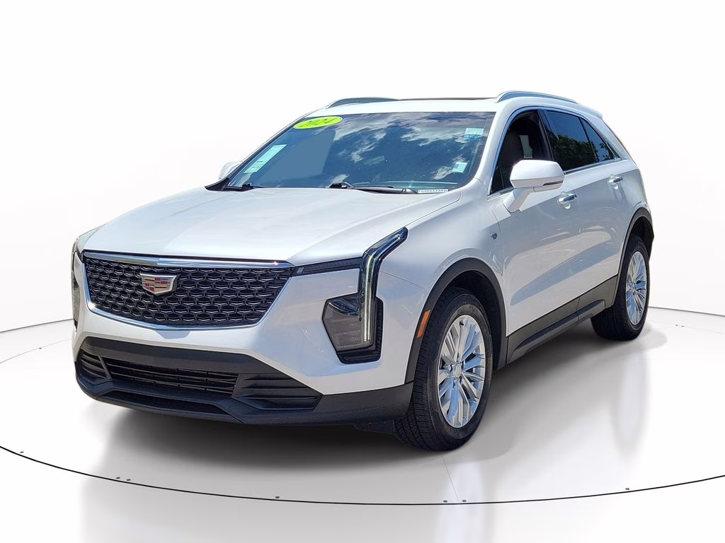 2024 Crystal White Tricoat Cadillac XT4 FWD Luxury FWD SUV