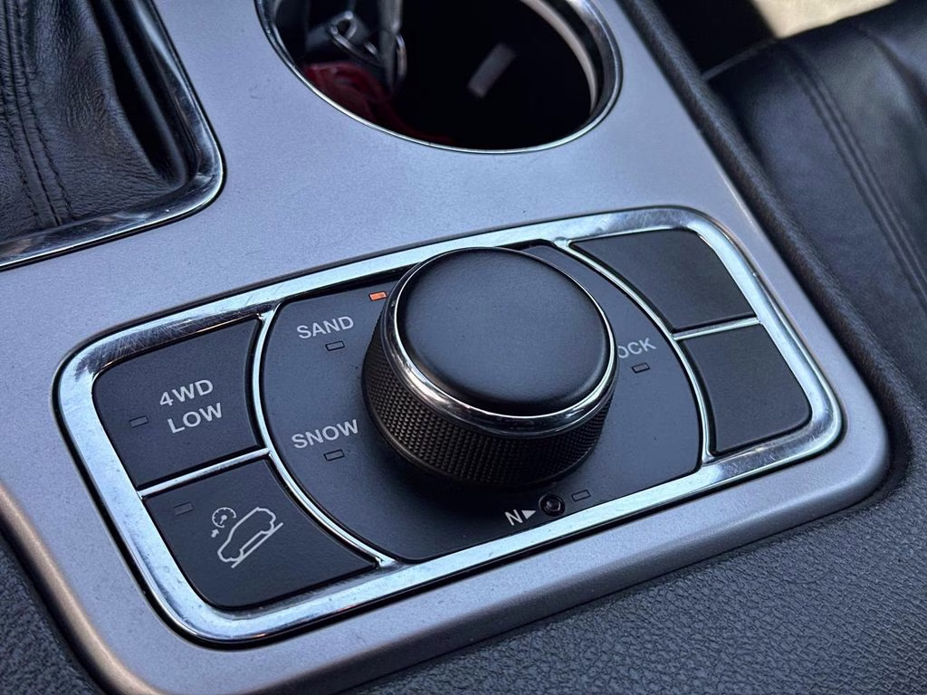 2019 Granite Crystal Metallic Clearcoat Jeep Grand Cherokee Limited 4X4 SUV