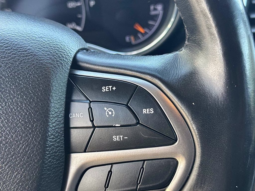 2019 Granite Crystal Metallic Clearcoat Jeep Grand Cherokee Limited 4X4 SUV