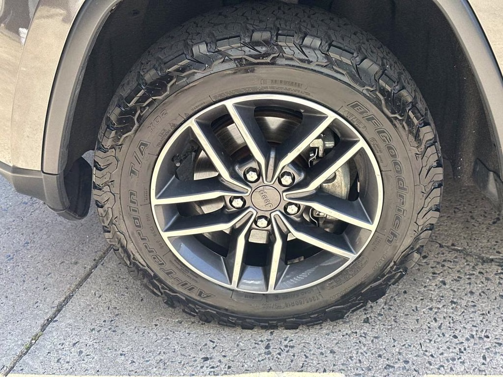 2019 Granite Crystal Metallic Clearcoat Jeep Grand Cherokee Limited 4X4 SUV